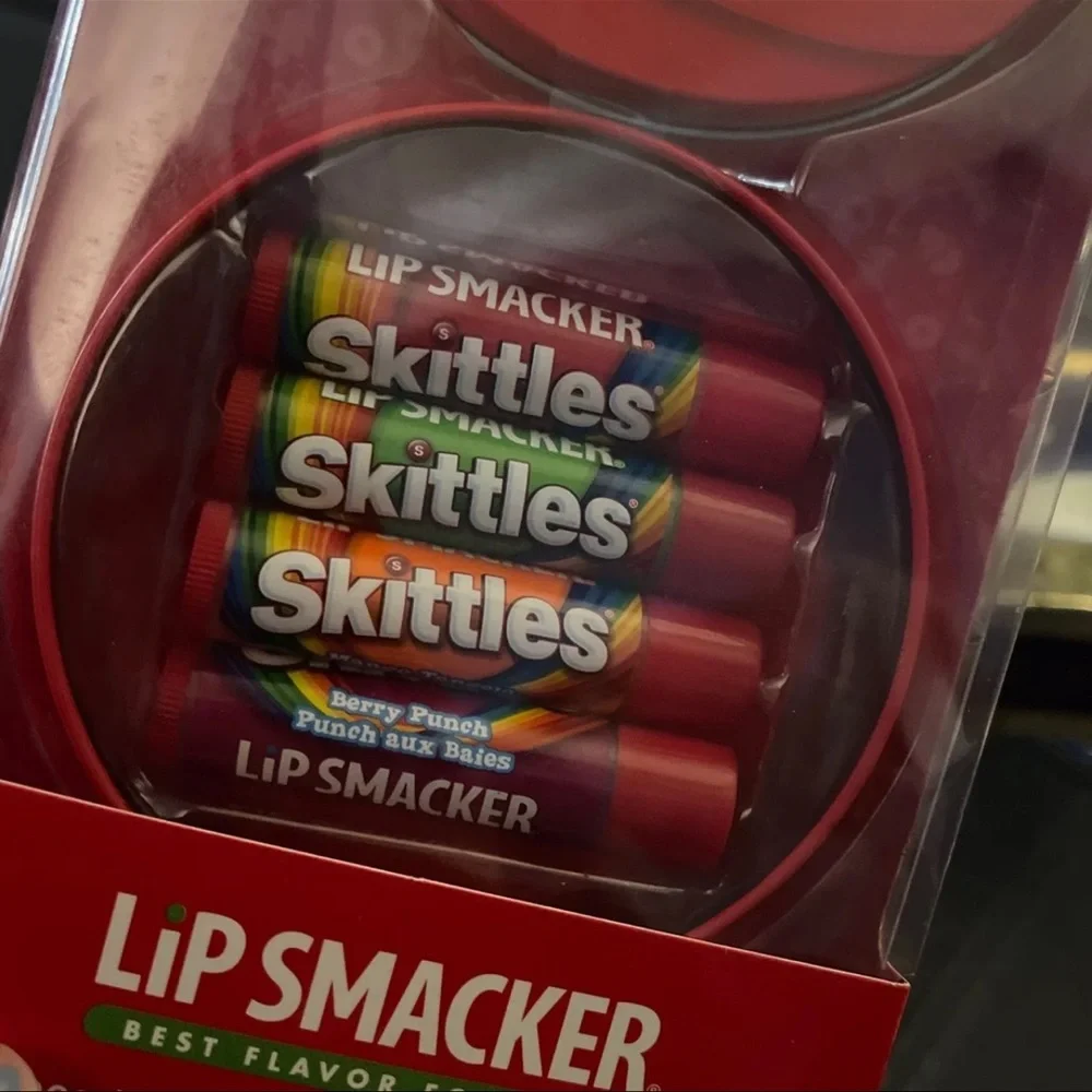🥰🥰Skittles Flavored Lip Smacker with Tin🥰🥰